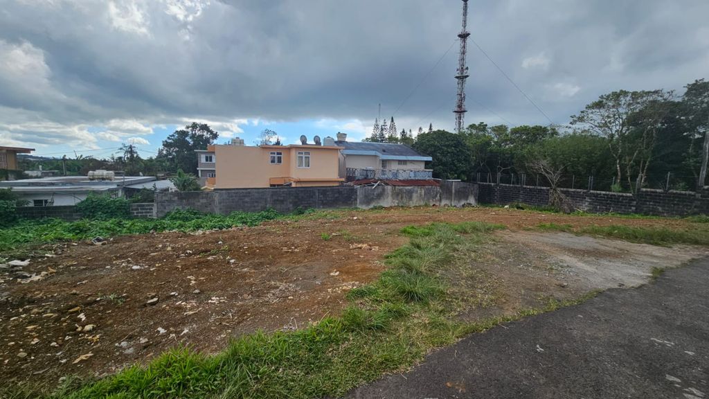 Residential land of 395 m2 for sale in Curepipe, center, Mauritius – LexpressProperty.com | 768463 | Ref01