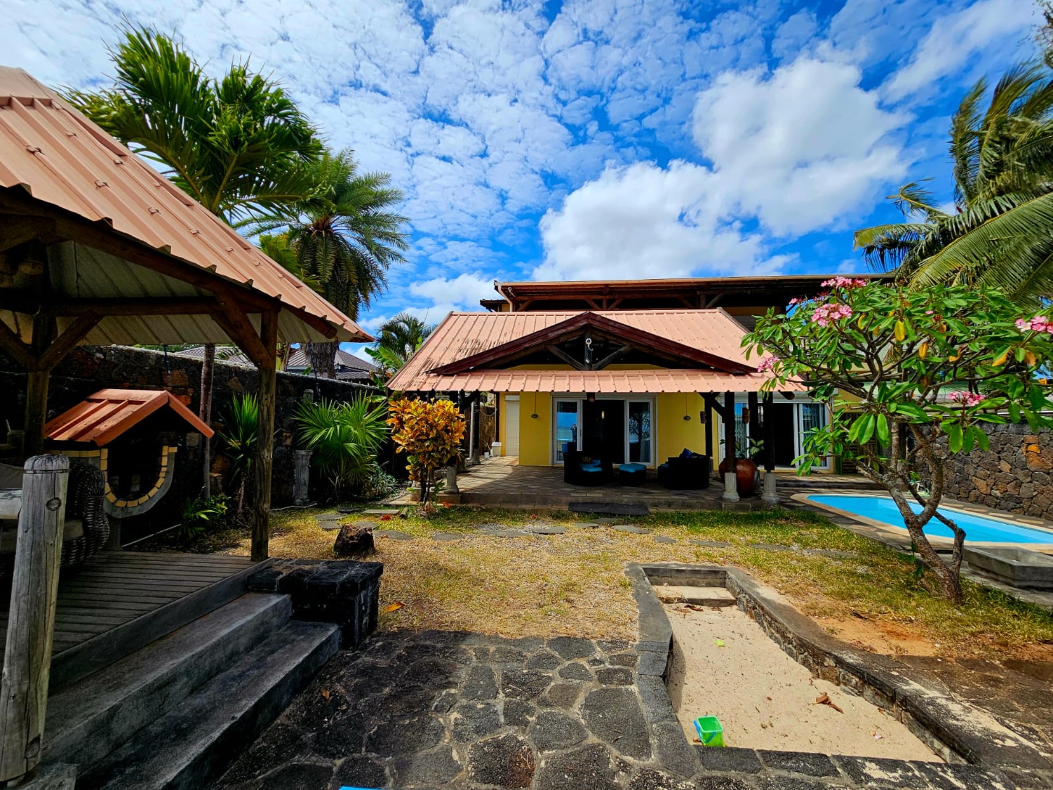 Maison / Villa 5 Chambre(s) en vente à Tombeau Bay, nord, île Maurice – LexpressProperty.com | 768615 | Ref01