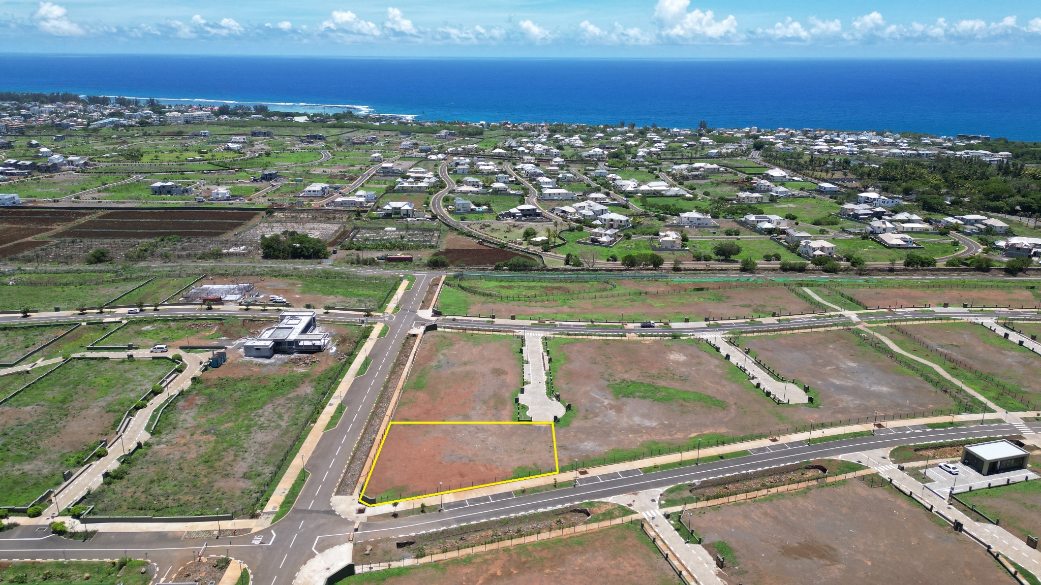 Residential land of 1359 m2 for sale in Flic en Flac, west, Mauritius – LexpressProperty.com | 562602 | Ref01