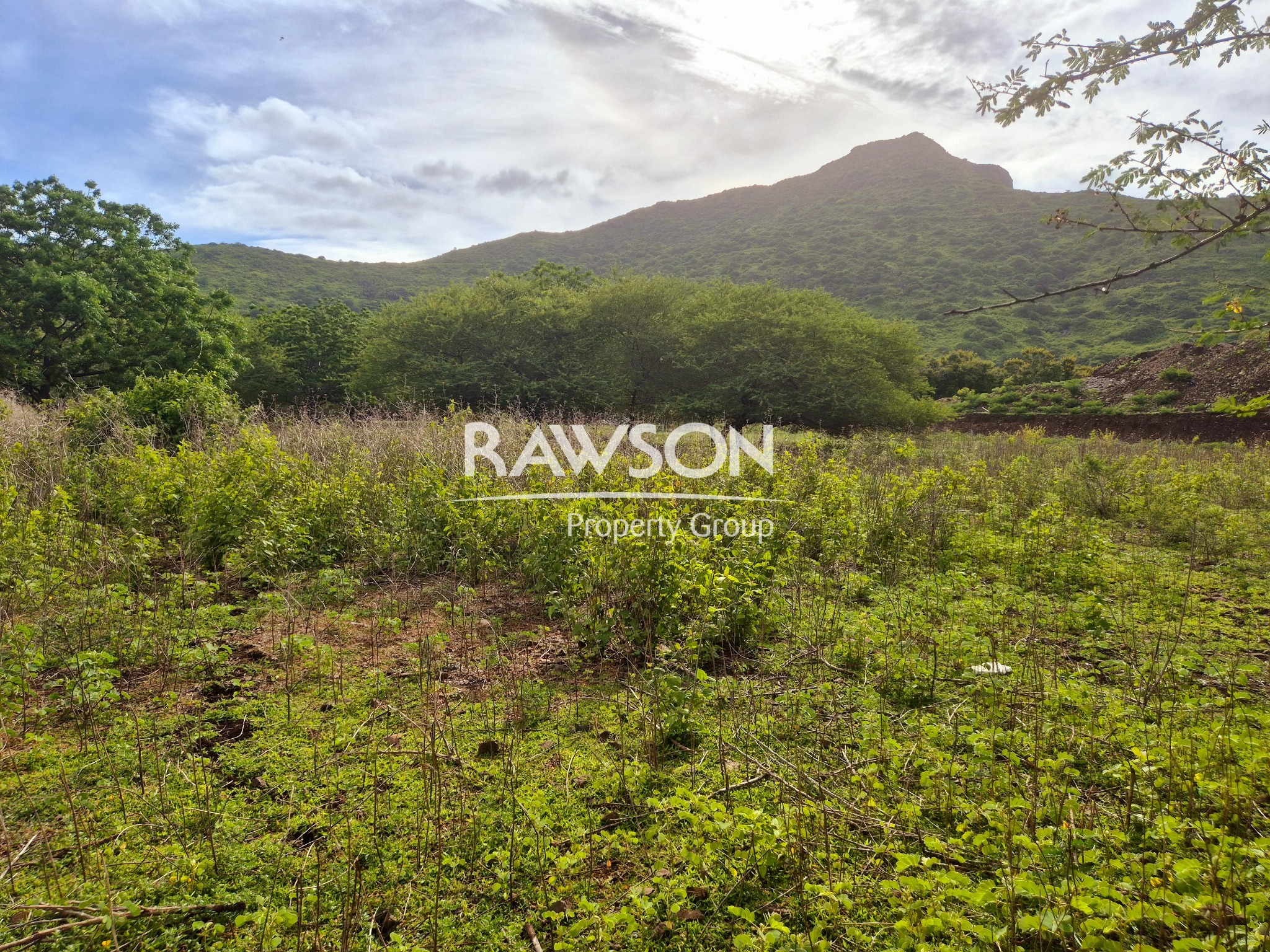 Terrain résidentiel de 2110 m2 en vente à Tamarin, ouest, île Maurice – LexpressProperty.com | 768883 | Ref01
