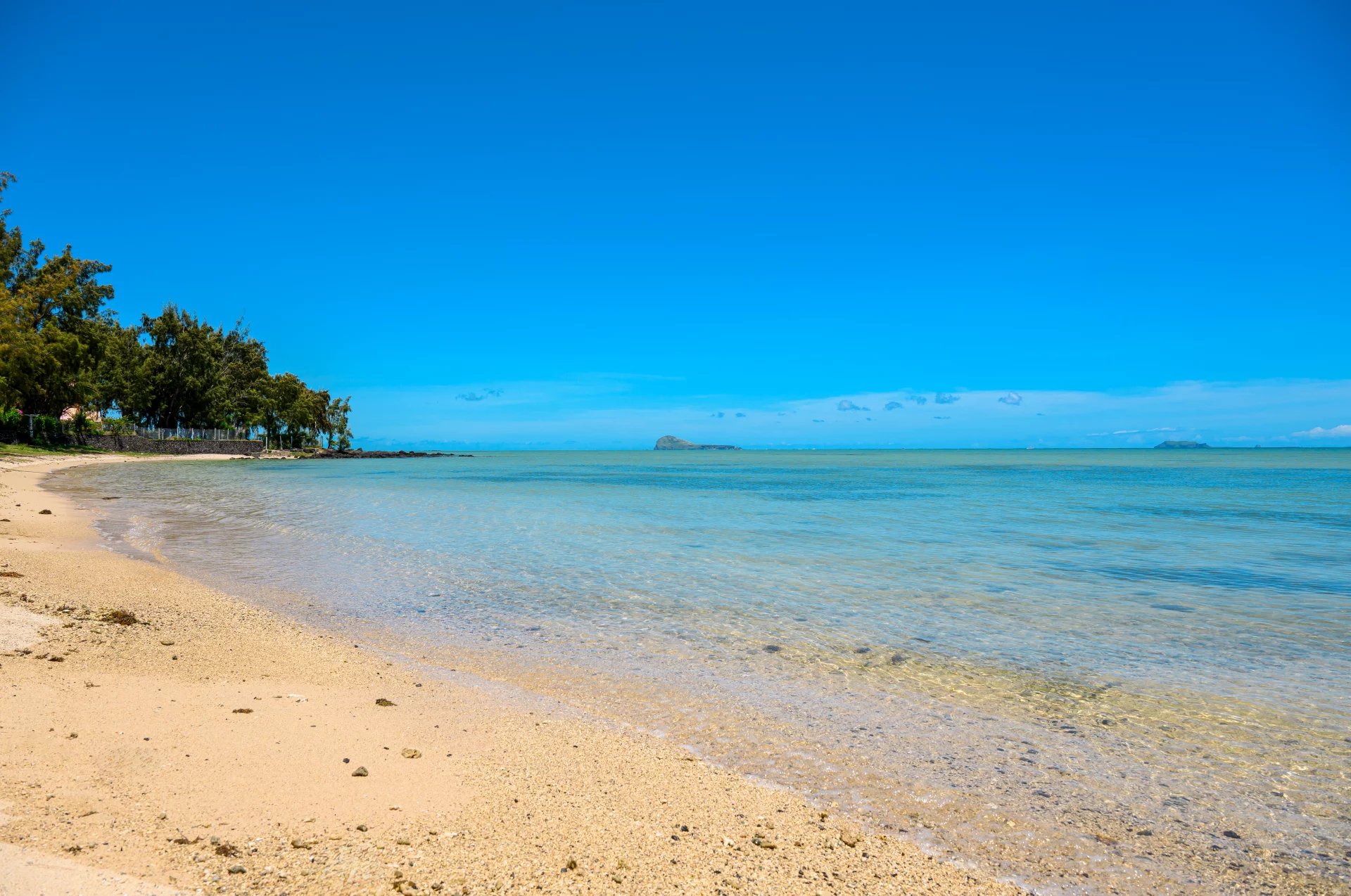 Apartment of 3 bedrooms for rent in Grand Gaube, north, Mauritius – LexpressProperty.com | 741075 | Ref01