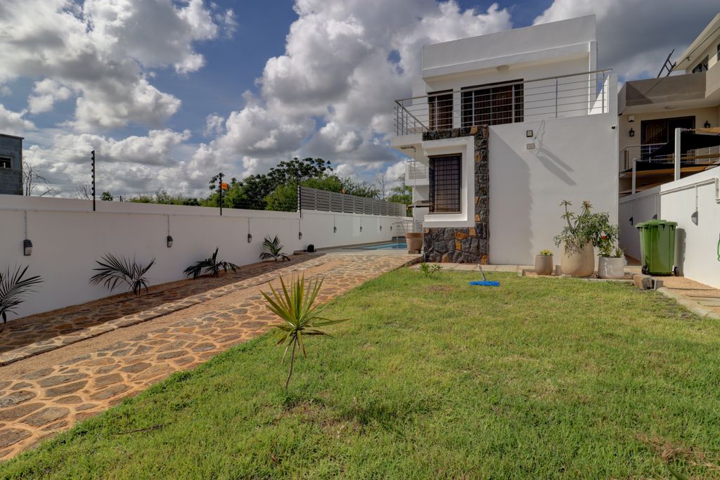 House / Villa of 4 bedrooms for rent in Pointe aux Piments, north, Mauritius – LexpressProperty.com | 757128 | Ref01