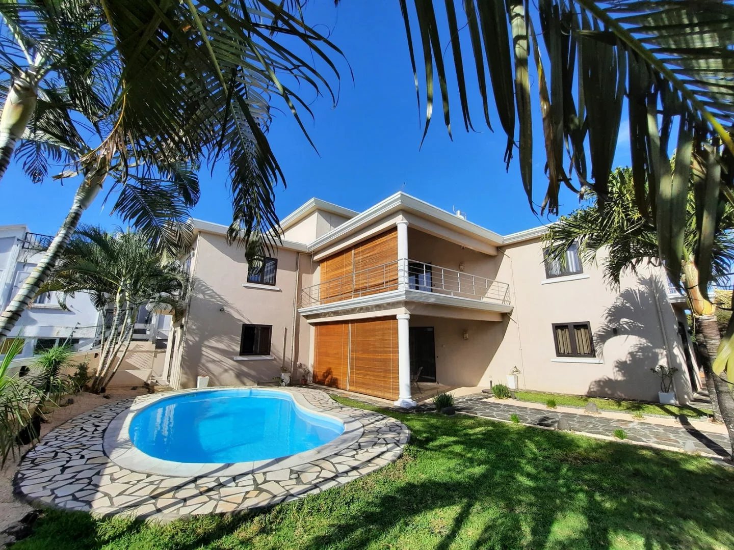 Maison / Villa 6 Chambre(s) en vente à Grand Gaube, nord, île Maurice – LexpressProperty.com | 769440 | Ref01