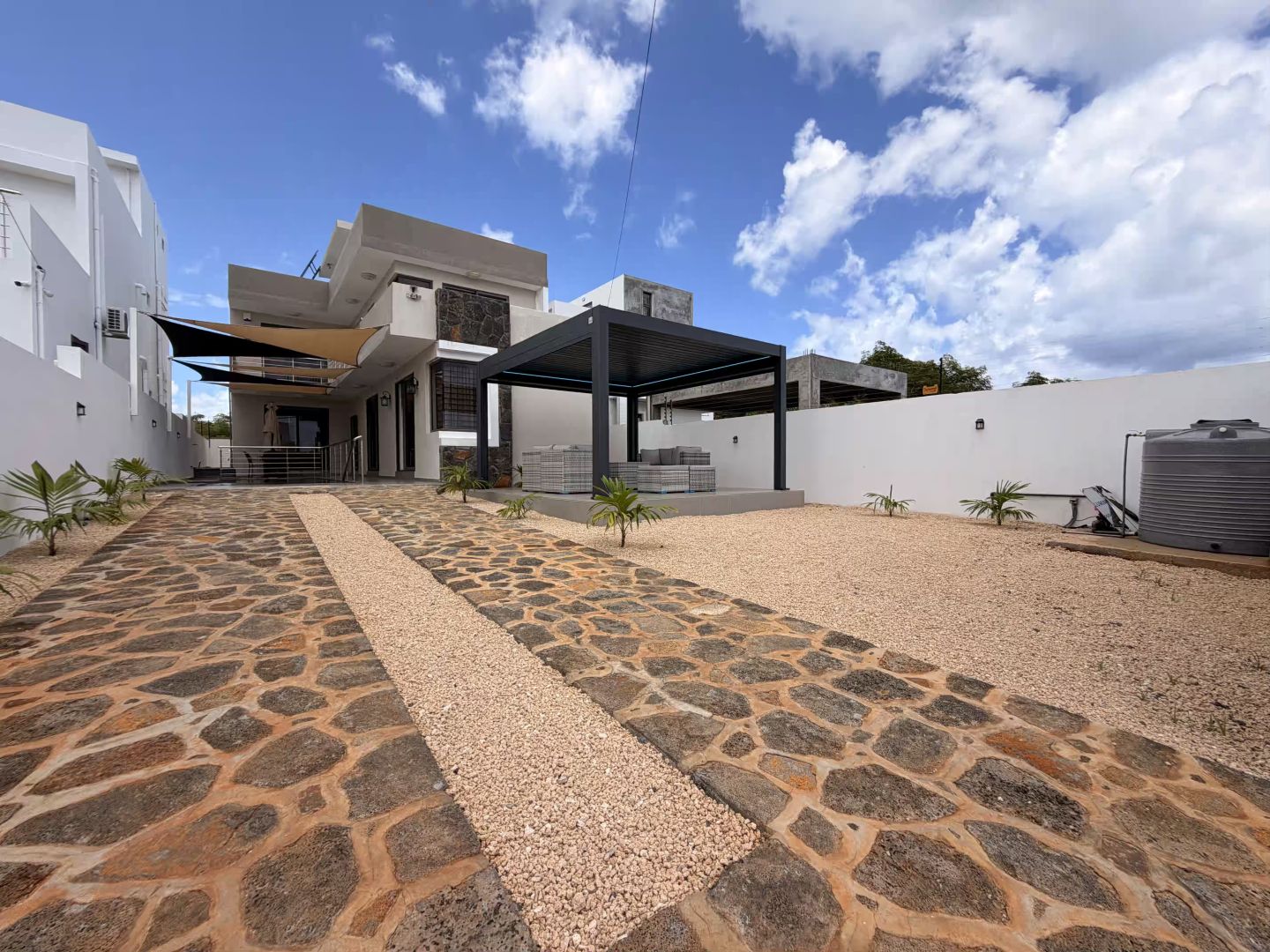 House / Villa of 4 bedrooms for rent in Pointe aux Piments, north, Mauritius – LexpressProperty.com | 773595 | Ref01