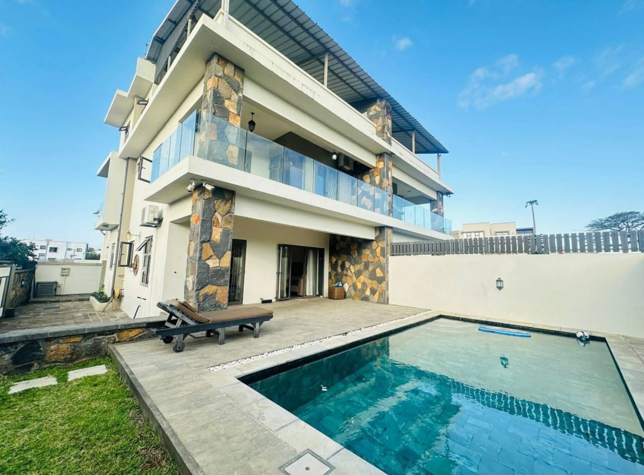 House / Villa of 5 bedrooms for rent in Mon Choisy, north, Mauritius – LexpressProperty.com | 774131 | Ref01