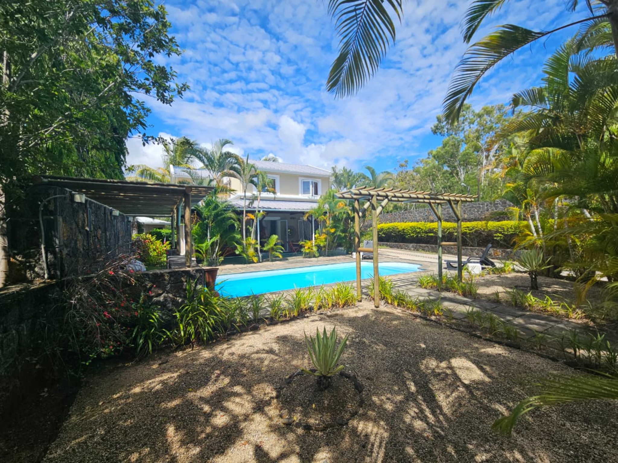 House / Villa of 4 bedrooms for rent in Roches Noires, north, Mauritius – LexpressProperty.com | 256577 | Ref01