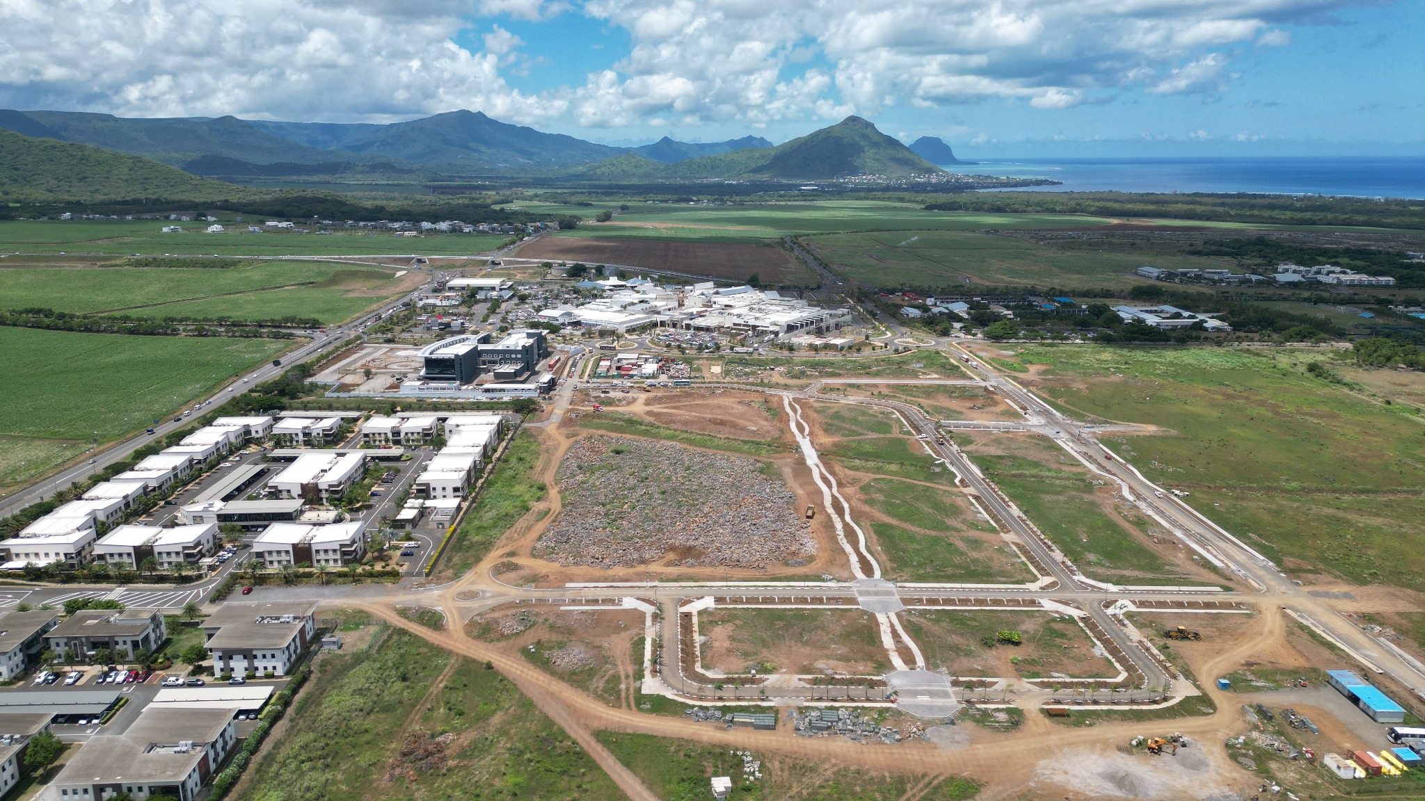 Commercial land of 1951 m2 for sale in Flic en Flac, west, Mauritius – LexpressProperty.com | 311895 | Ref01