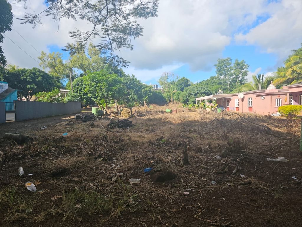 Residential land of 481.5 m2 for sale in Calebasses, north, Mauritius – LexpressProperty.com | 695790 | Ref01
