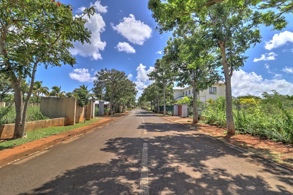Residential land of 795 m2 for sale in Pointe aux Piments, north, Mauritius – LexpressProperty.com | 318507 | Ref01