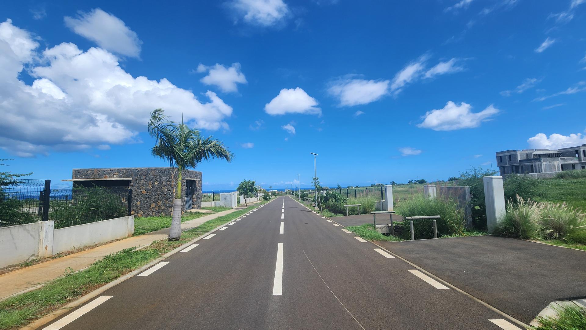 Residential land of 759 m2 for sale in Flic en Flac, west, Mauritius – LexpressProperty.com | 781799 | Ref01
