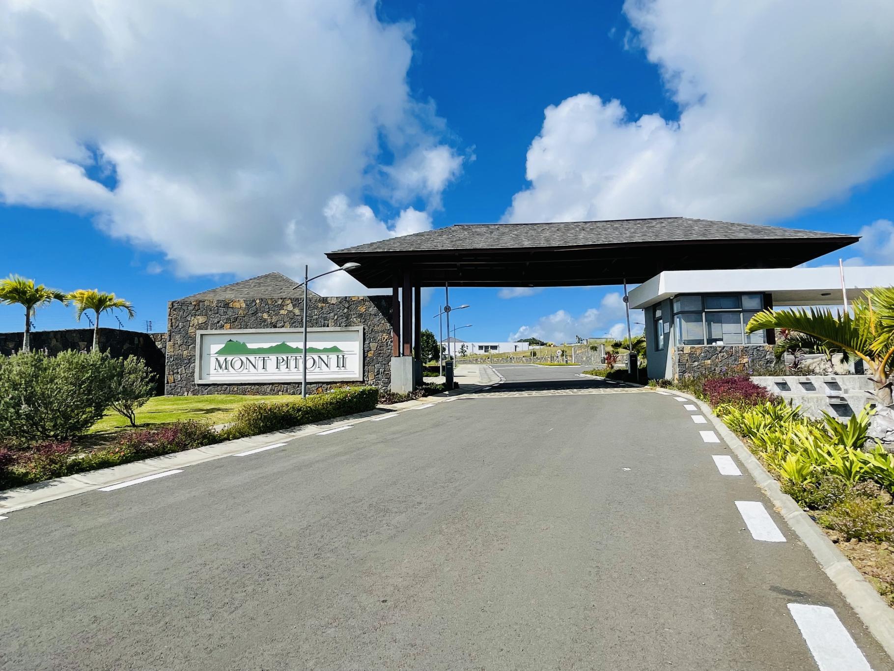 Residential land of 1472 m2 for sale in Mont Piton, north, Mauritius – LexpressProperty.com | 782584 | Ref01