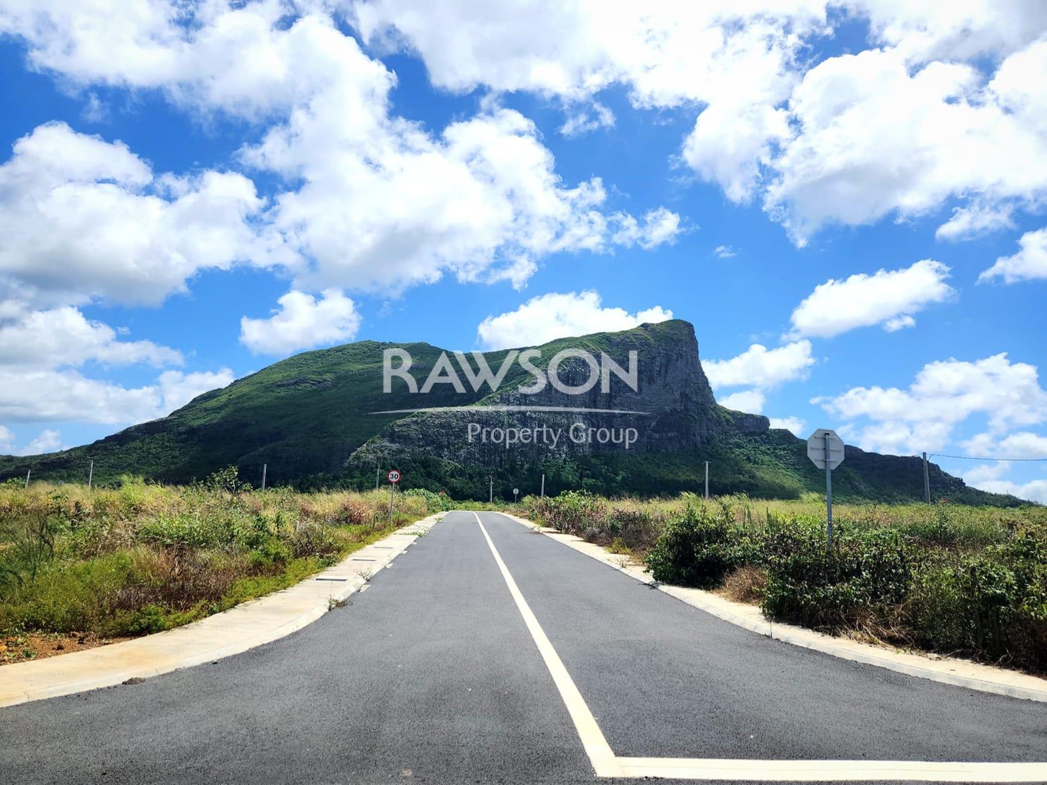 Residential land of 339 m2 for sale in Pierrefonds, west, Mauritius – LexpressProperty.com | 782879 | Ref01