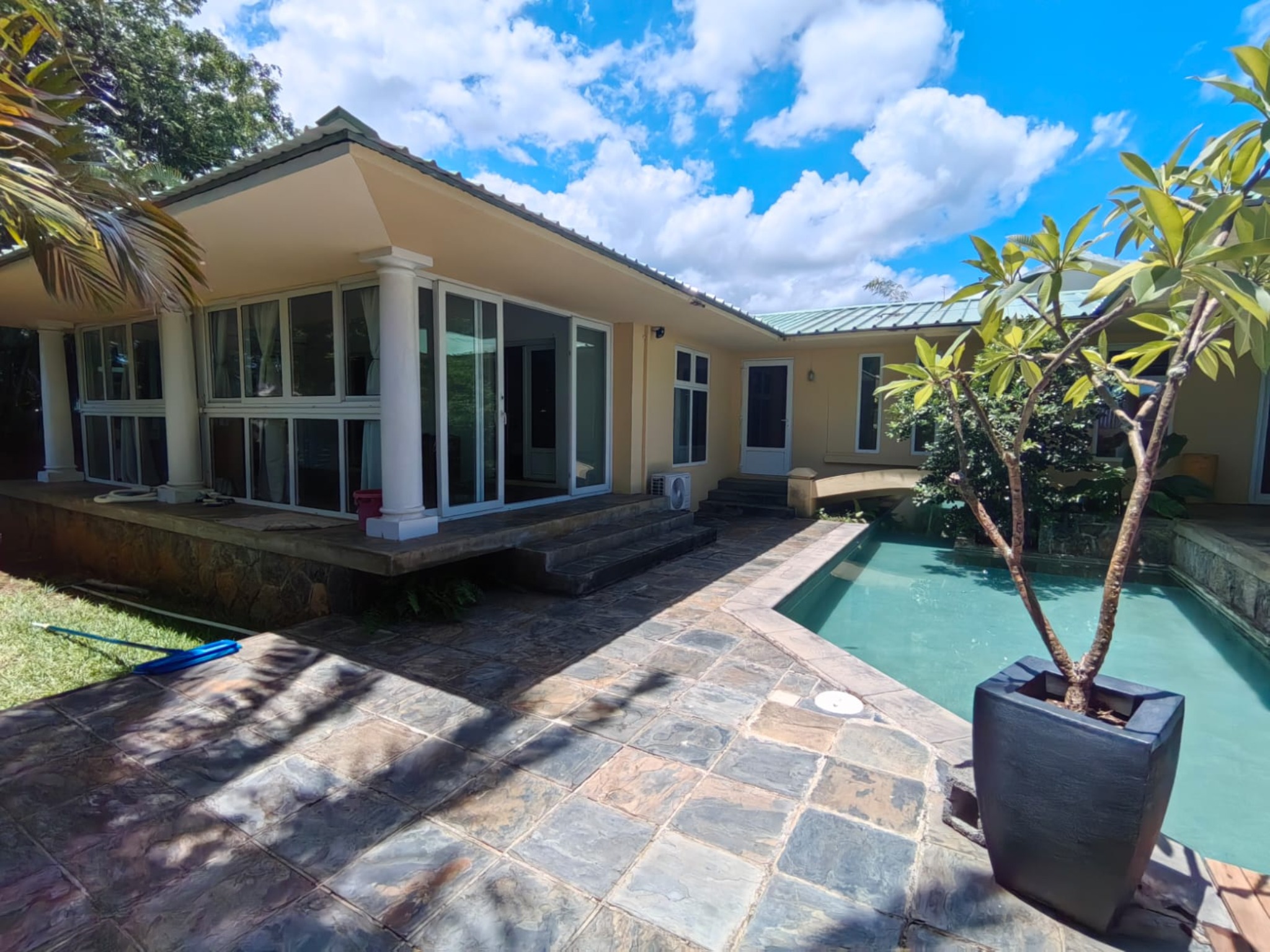 Maison / Villa 4 Chambre(s) en vente à Petite Rivière Noire, ouest, île Maurice – LexpressProperty.com | 782912 | Ref01