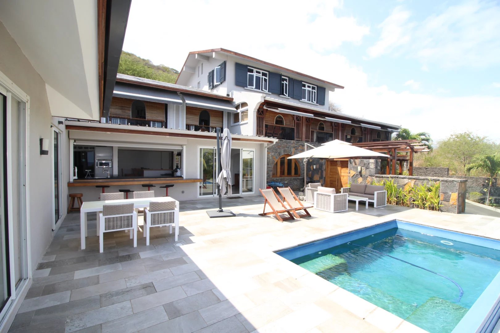 Maison / Villa 7 Chambre(s) en vente à Black River, ouest, île Maurice – LexpressProperty.com | 777396 | Ref01