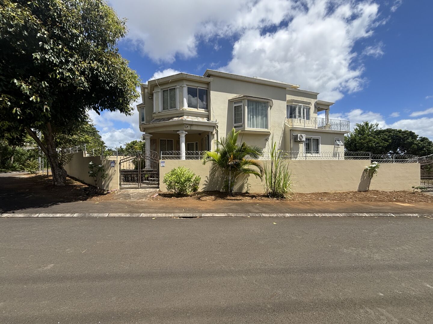 Maison / Villa 5 Chambre(s) en vente à Ebène, centre, île Maurice – LexpressProperty.com | 782121 | Ref01