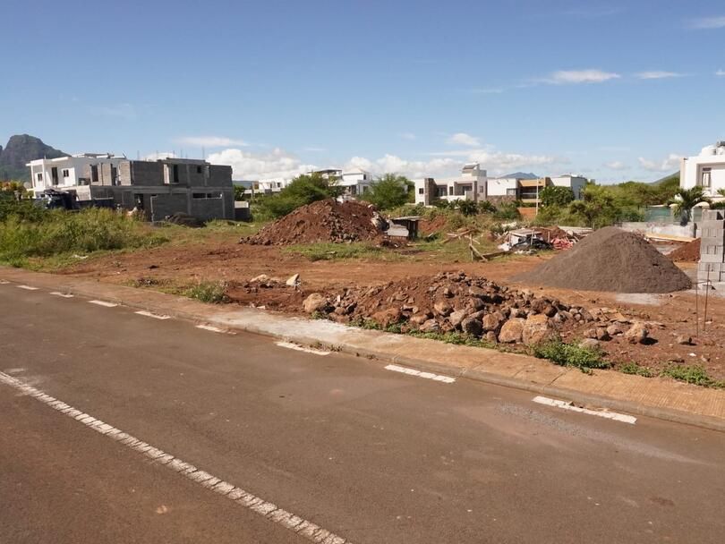 Residential land of 255 m2 for sale in Flic en Flac, west, Mauritius – LexpressProperty.com | 786399 | Ref01