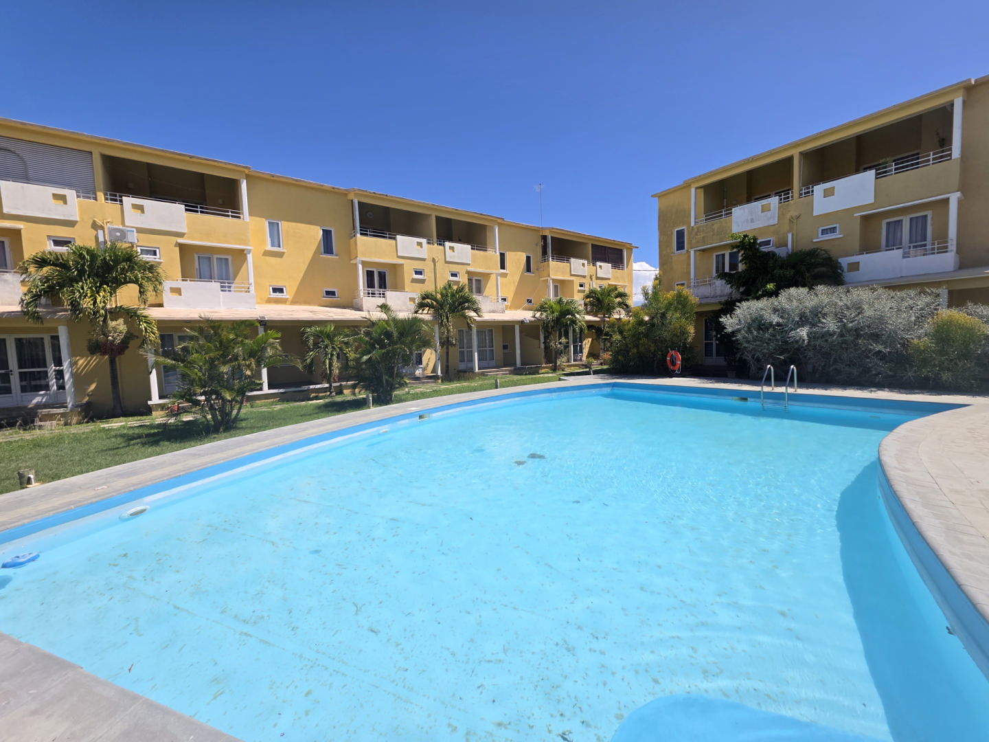 Townhouse / Duplex 3 Chambre(s) en location à Grand Gaube, nord, île Maurice – LexpressProperty.com | 786498 | Ref01