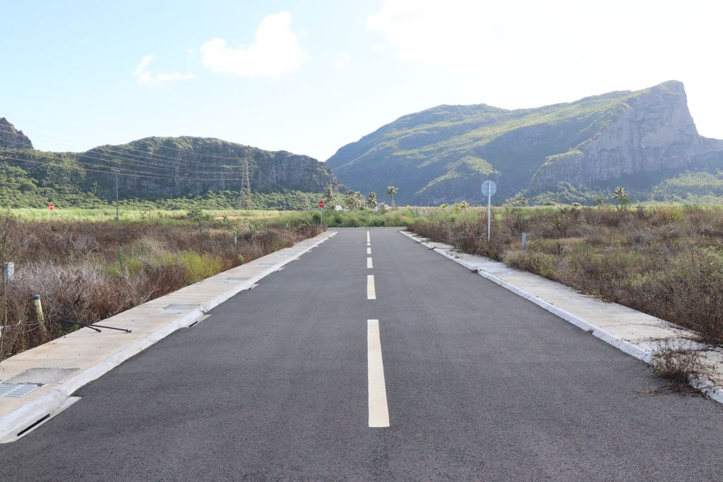 Residential land of 444 m2 for sale in Pierrefonds, west, Mauritius – LexpressProperty.com | 786427 | Ref01