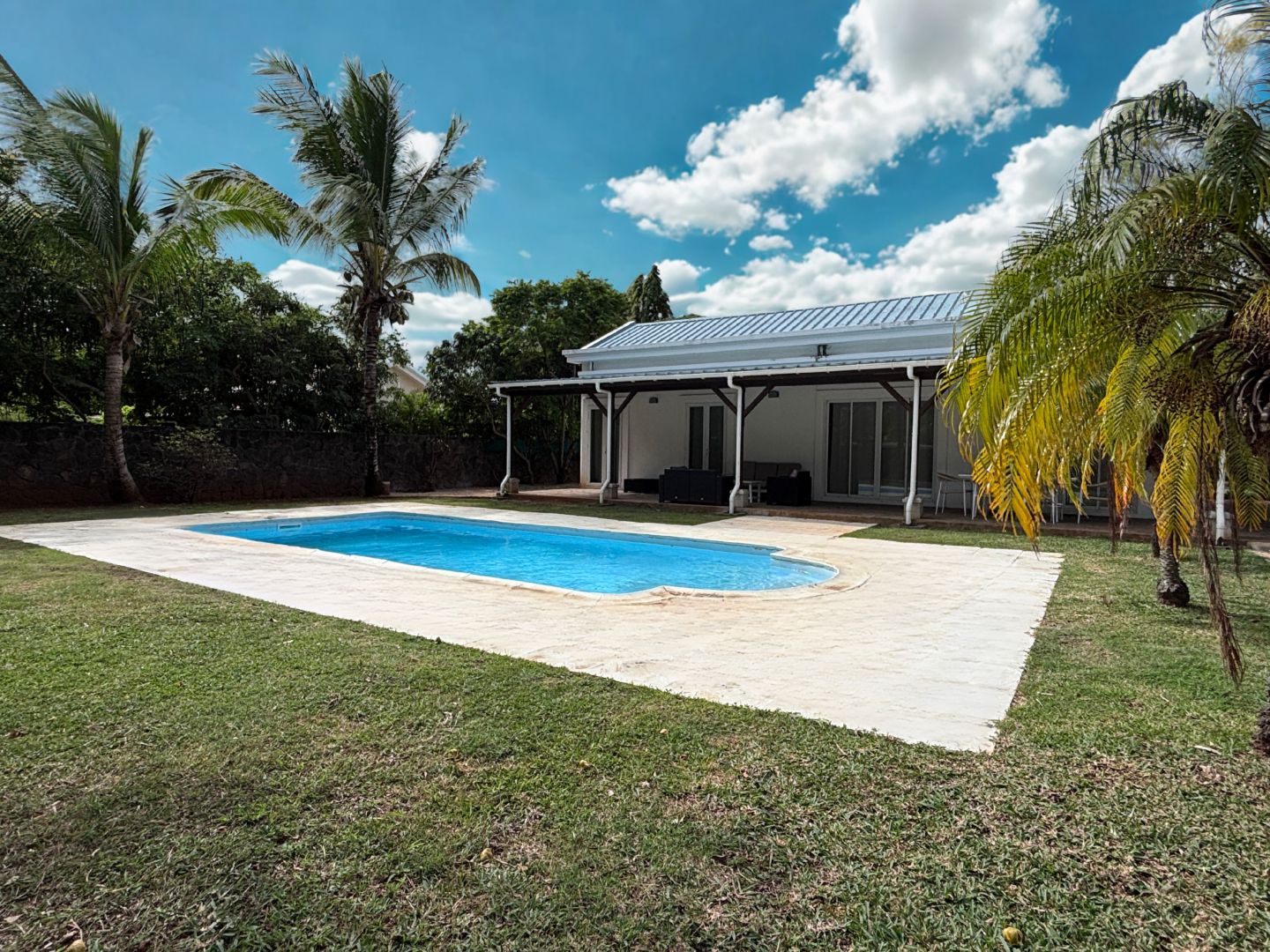 House / Villa of 3 bedrooms for rent in Roches Noires, north, Mauritius – LexpressProperty.com | 679133 | Ref01