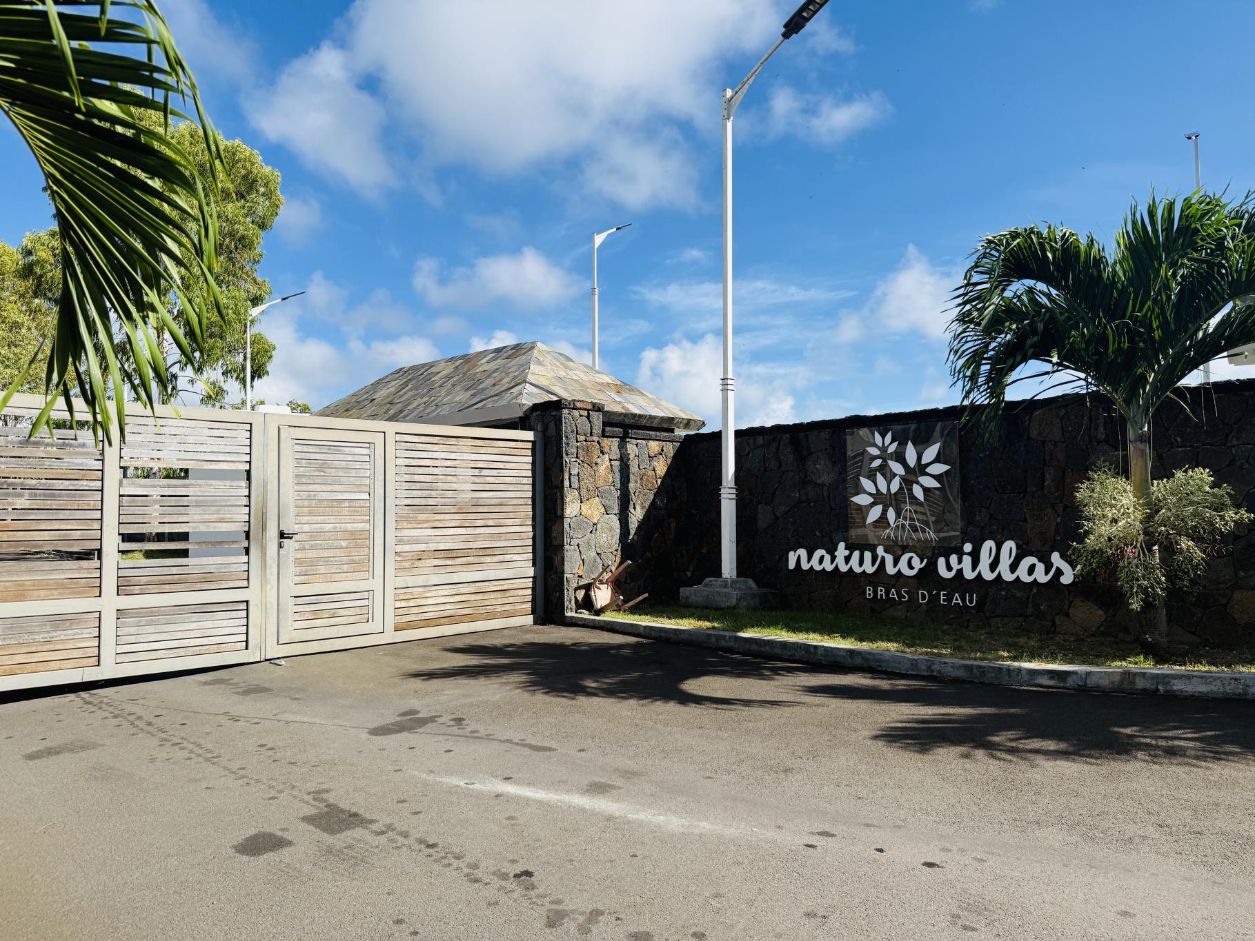 Residential land of 493 m2 for sale in Bras d'Eau, east, Mauritius – LexpressProperty.com | 777073 | Ref01