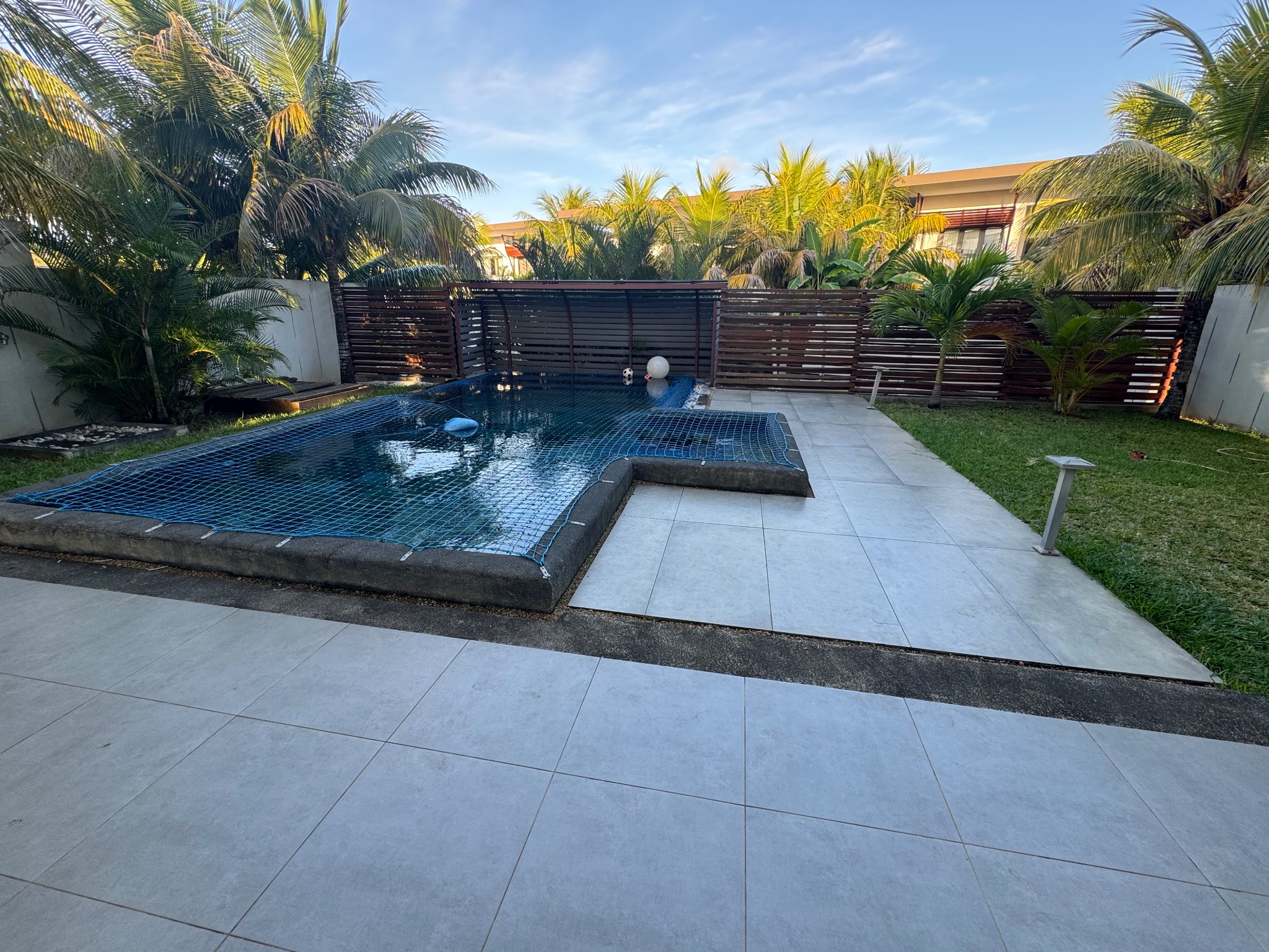 Maison / Villa 4 Chambre(s) en location à Grand Bay, nord, île Maurice – LexpressProperty.com | 298912 | Ref01