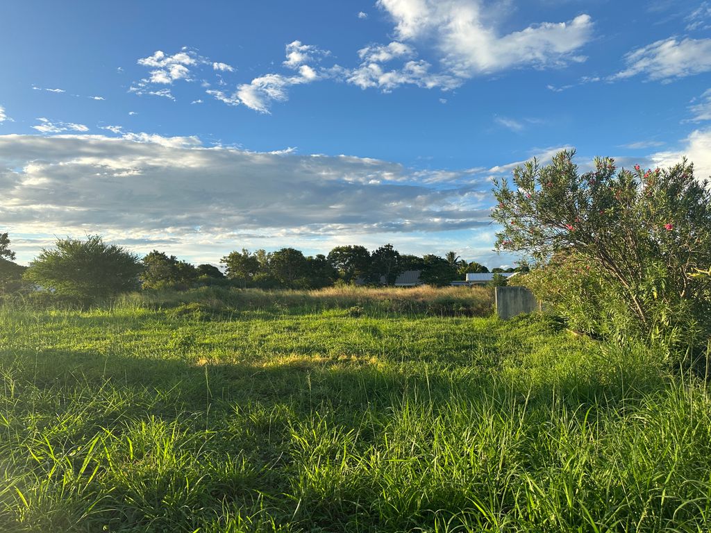 Residential land of 711 m2 for sale in Pointe aux Piments, north, Mauritius – LexpressProperty.com | 790049 | Ref01