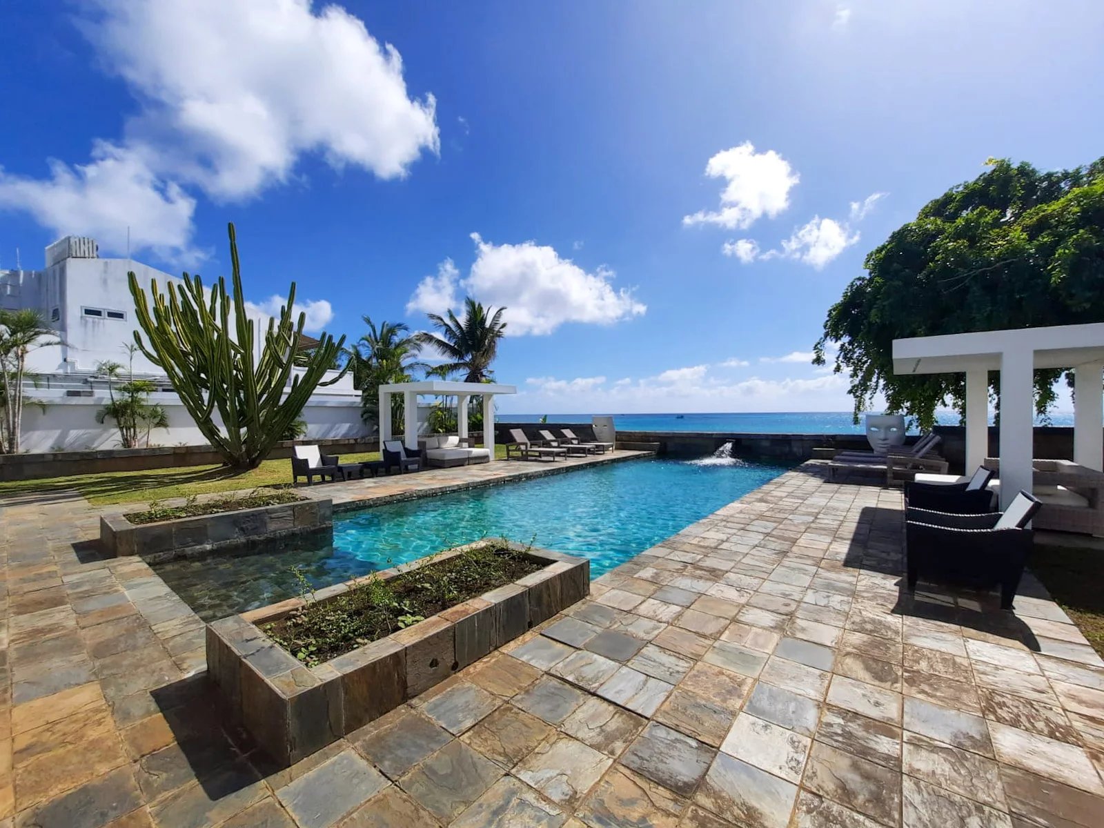House / Villa of 4 bedrooms for rent in Pointe aux Canonniers, north, Mauritius – LexpressProperty.com | 789681 | Ref01