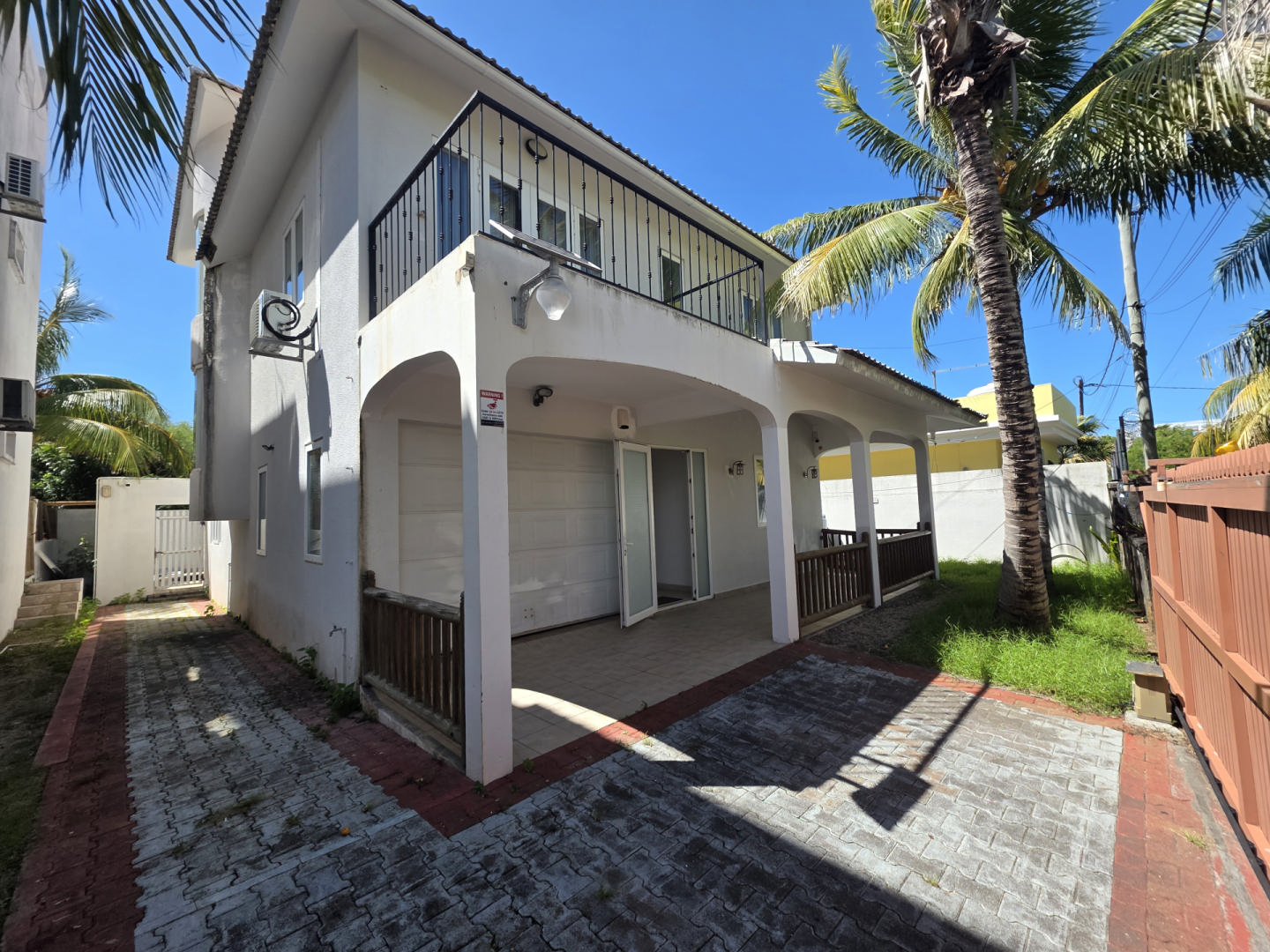 Maison / Villa 4 Chambre(s) en vente à Grand Gaube, nord, île Maurice – LexpressProperty.com | 790249 | Ref01