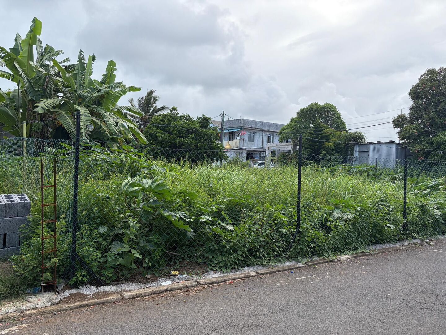 Residential land of 253 m2 for sale in Flacq, east, Mauritius – LexpressProperty.com | 784728 | Ref01