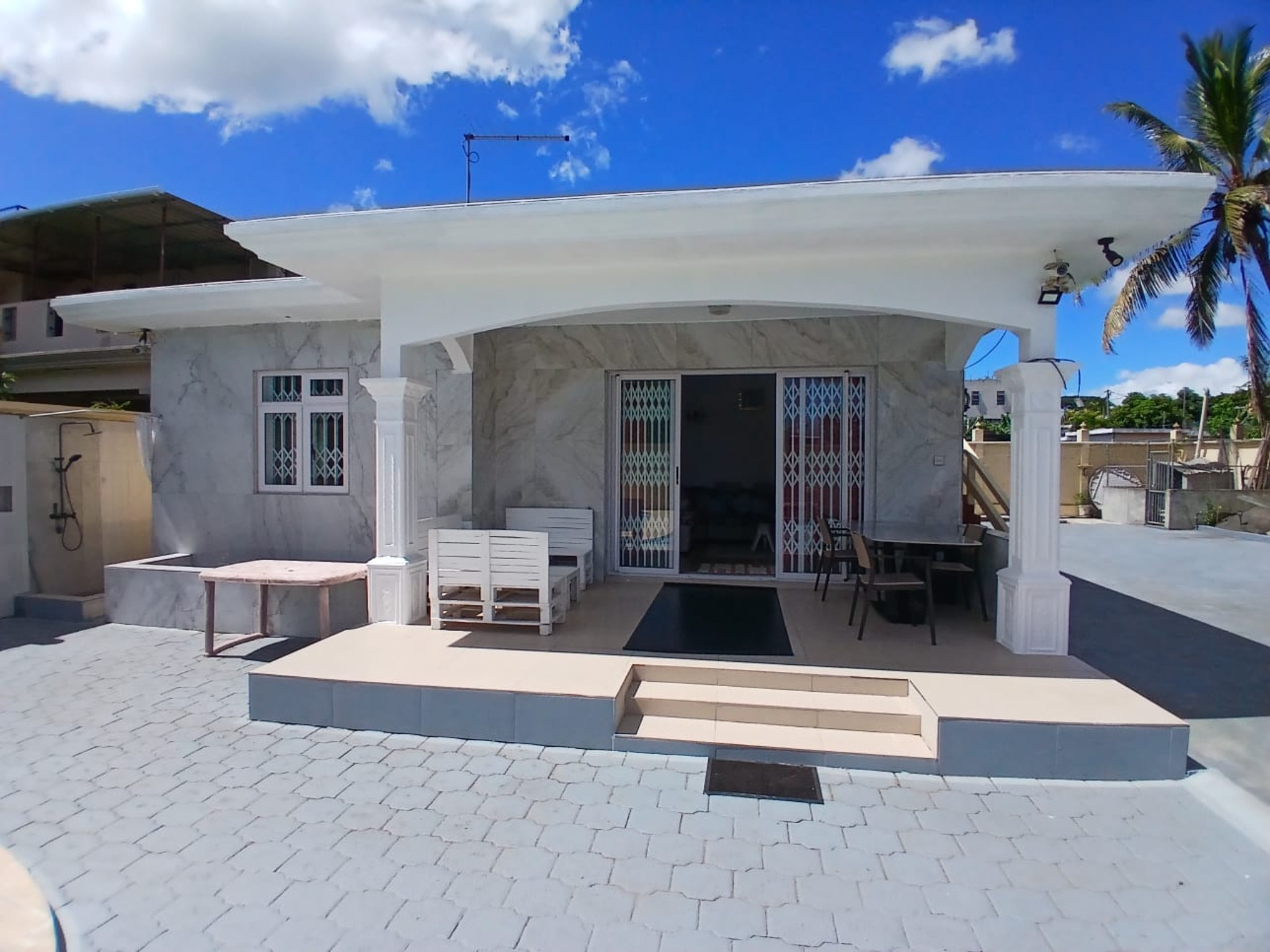 Maison / Villa 2 Chambre(s) en location à Trou aux Biches, nord, île Maurice – LexpressProperty.com | 786007 | Ref01