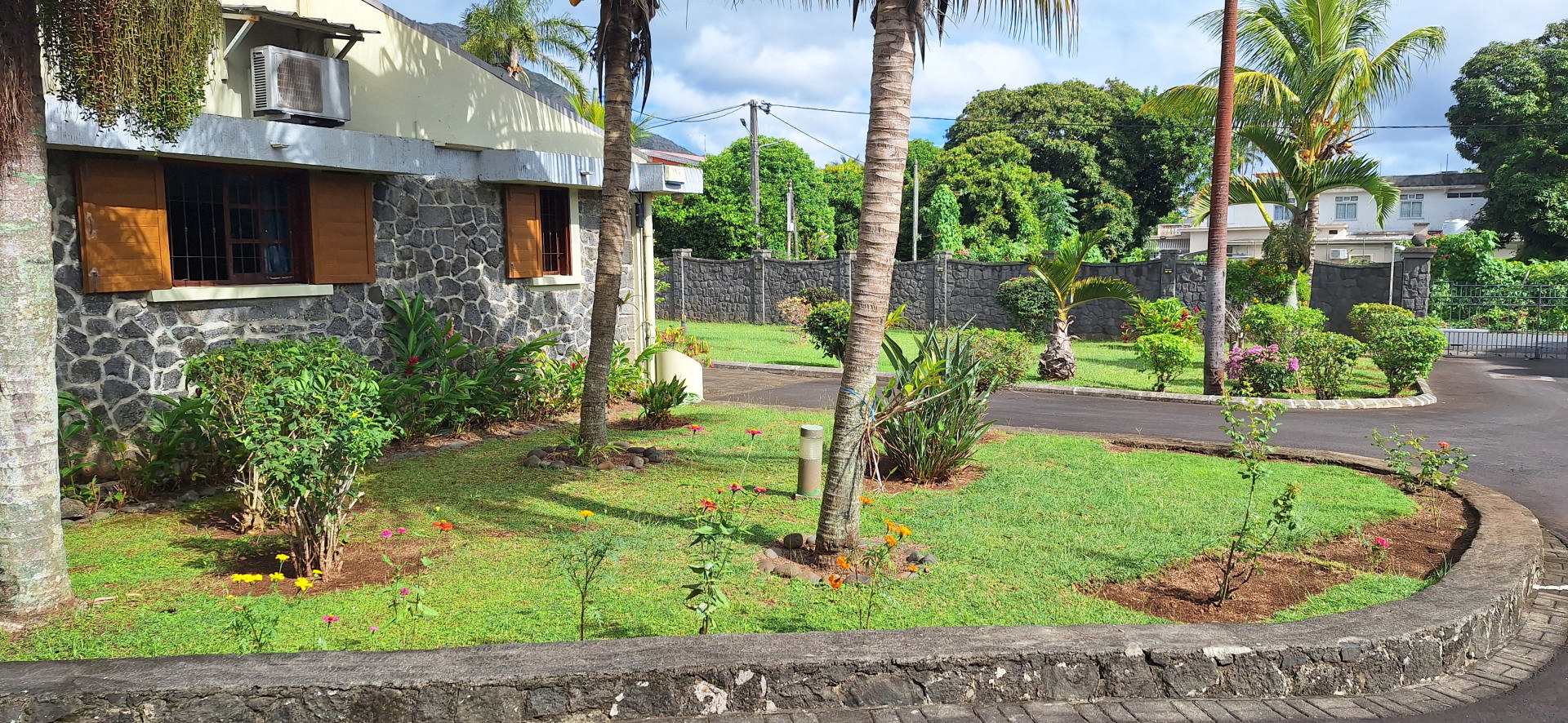 Maison / Villa 7 Chambre(s) en vente à Quatre Bornes, centre, île Maurice – LexpressProperty.com | 793320 | Ref01