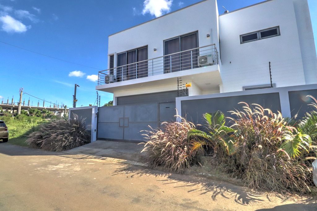 Maison / Villa 4 Chambre(s) en vente à Grand Bay, nord, île Maurice – LexpressProperty.com | 785701 | Ref01