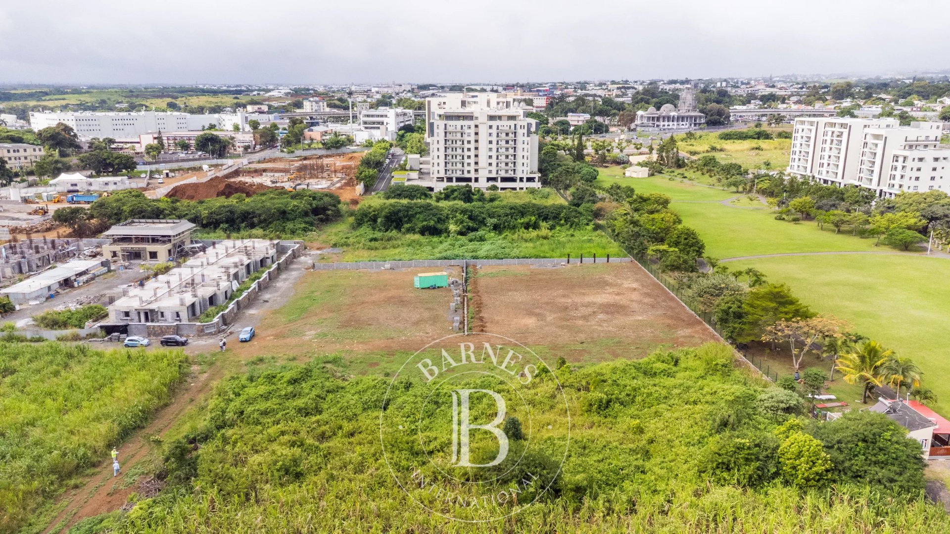 Residential land of 4220.77 m2 for sale in Phoenix, center, Mauritius – LexpressProperty.com | 797911 | Ref01