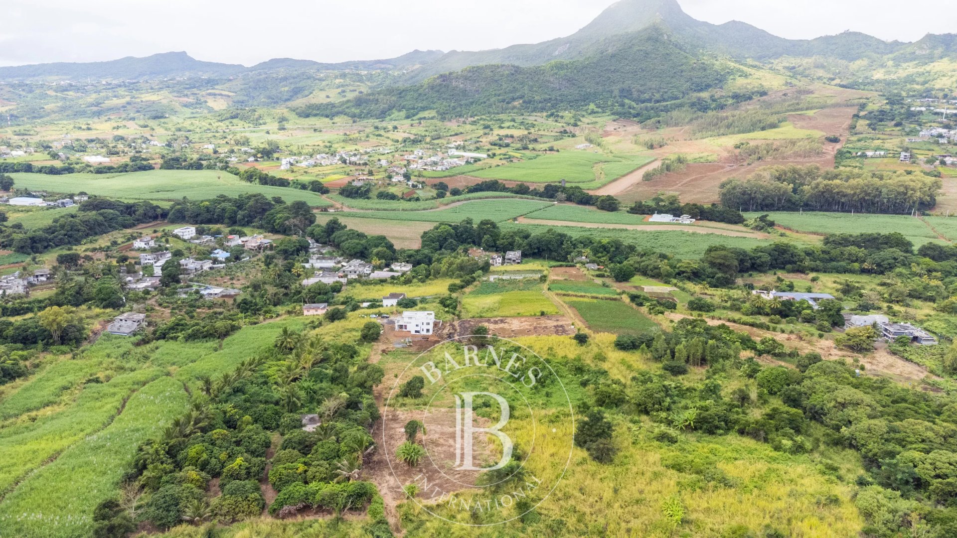 Residential land of 2110 m2 for sale in Crève Coeur, north, Mauritius – LexpressProperty.com | 797910 | Ref01
