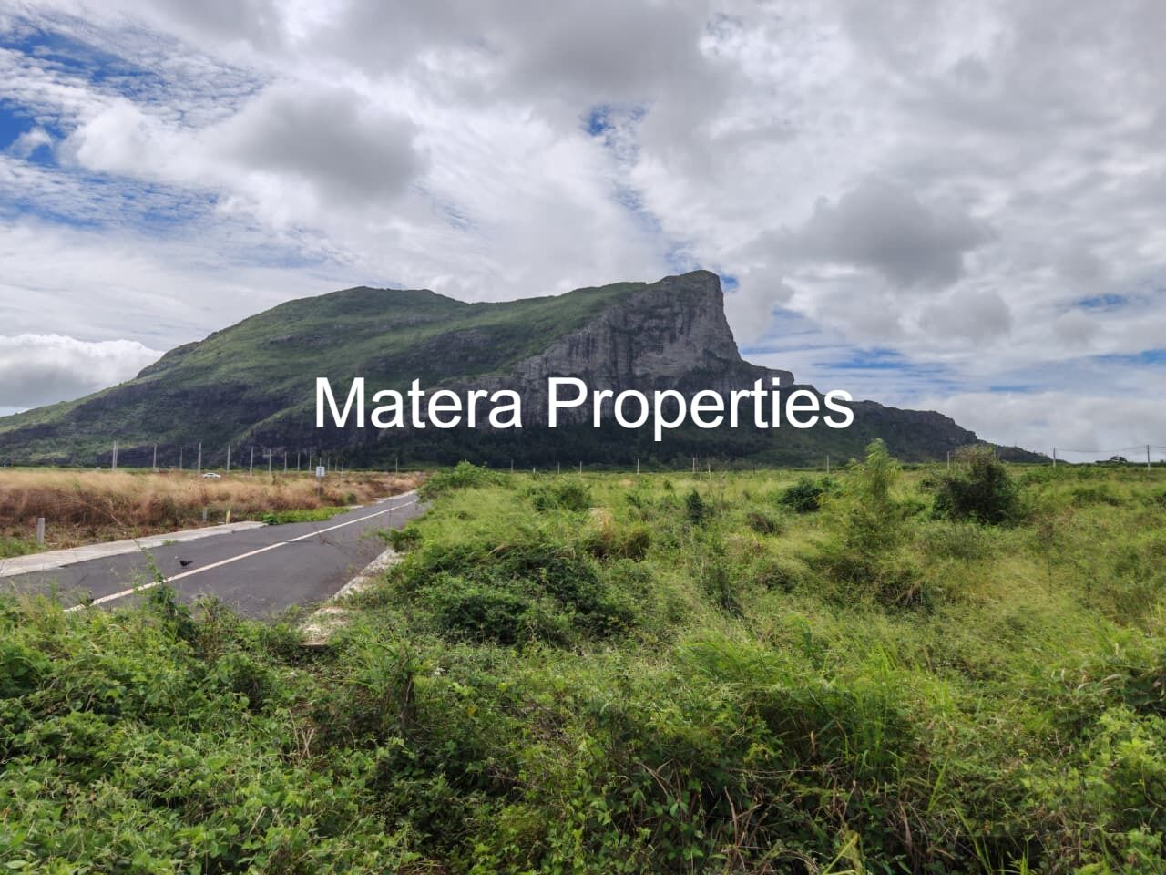 Residential land of 345 m2 for sale in Pierrefonds, west, Mauritius – LexpressProperty.com | 791143 | Ref01