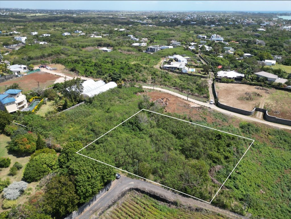 Residential land of 2548 m2 for sale in Grand Gaube, north, Mauritius – LexpressProperty.com | 744463 | Ref01
