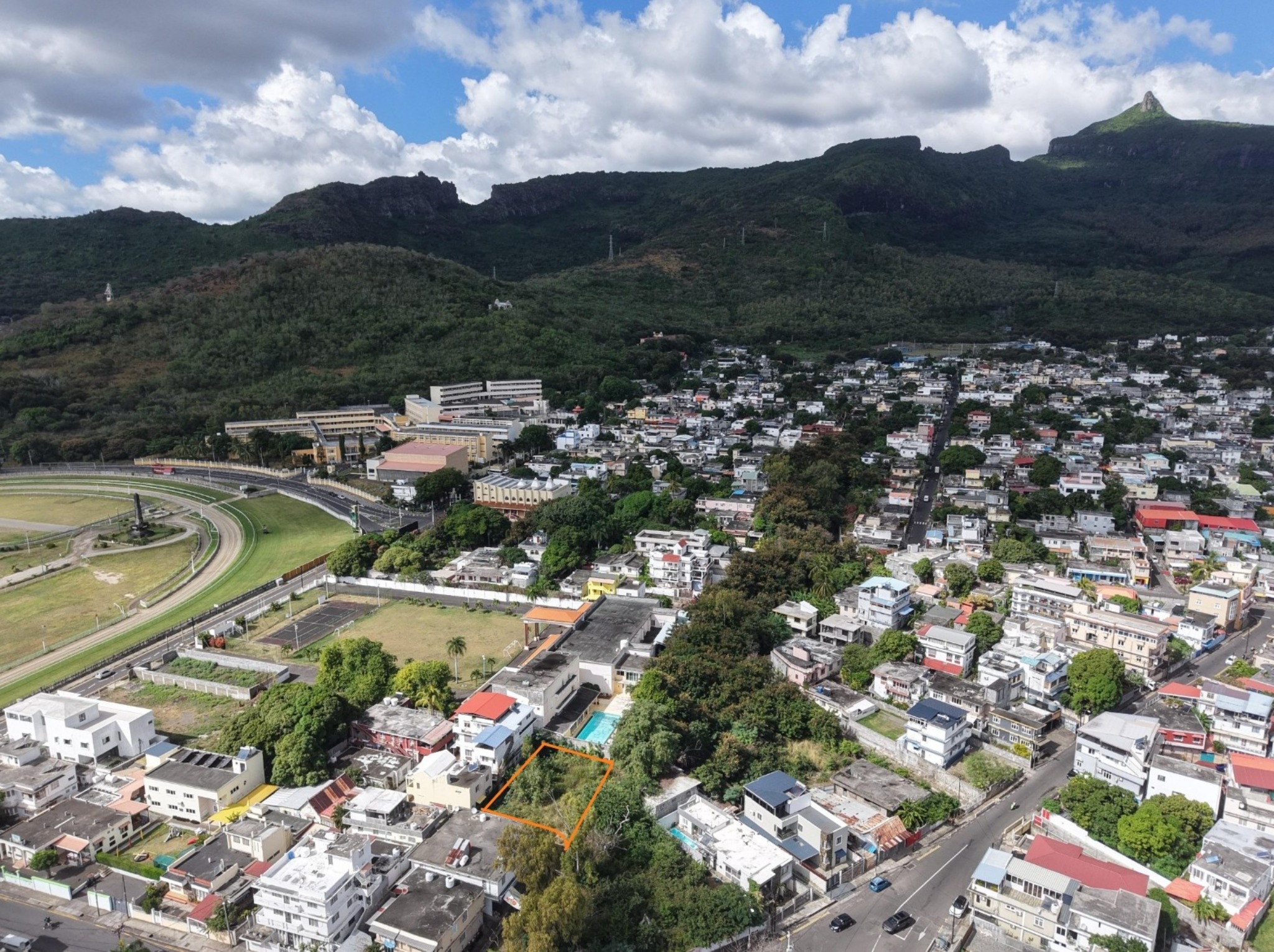 Residential land of 472 m2 for sale in Port Louis, north, Mauritius – LexpressProperty.com | 792242 | Ref01