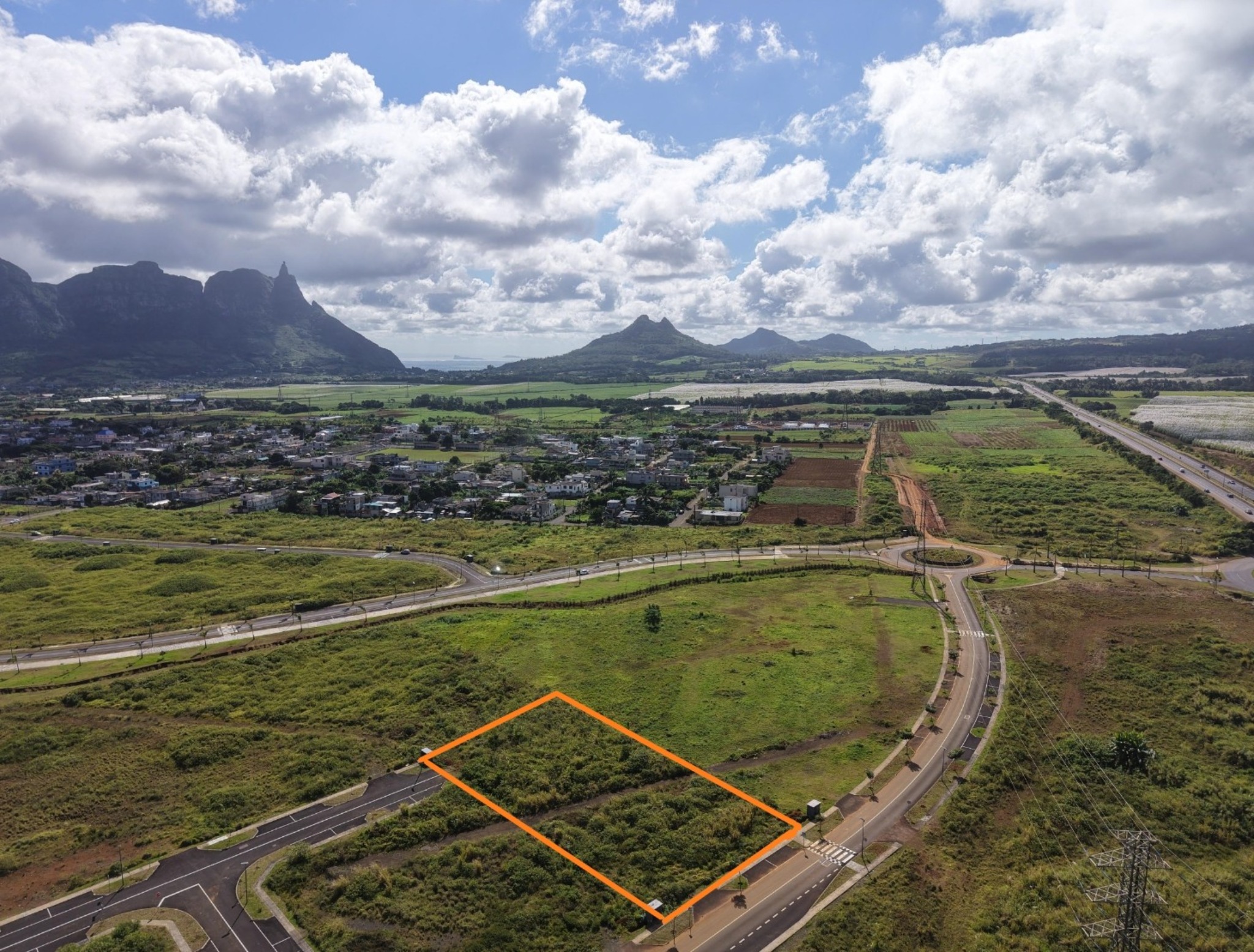 Commercial land of 2709.95 m2 for sale in l'Avenir, center, Mauritius – LexpressProperty.com | 806684 | Ref01
