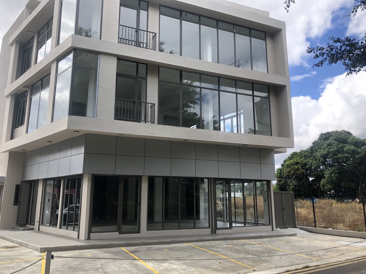 Local commercial location à Quatre Bornes, centre, île Maurice – LexpressProperty.com | 807232 | Ref01