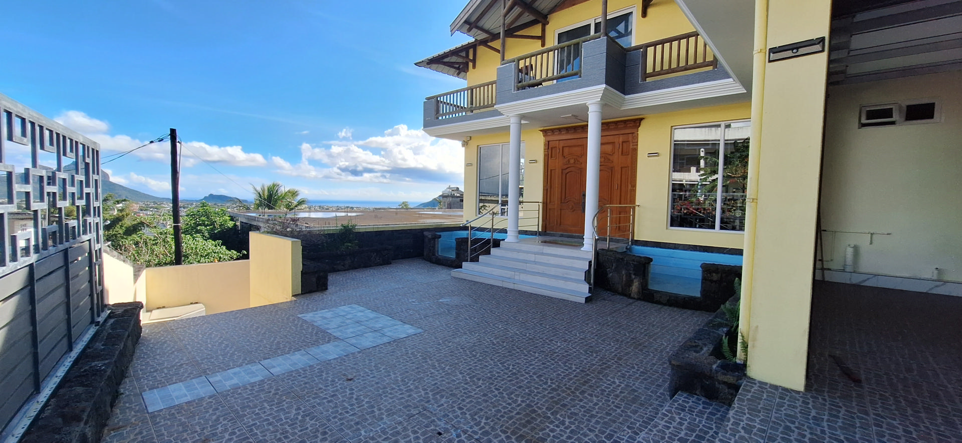 Maison / Villa 4 Chambre(s) en vente à Quatre Bornes, centre, île Maurice – LexpressProperty.com | 801212 | Ref01