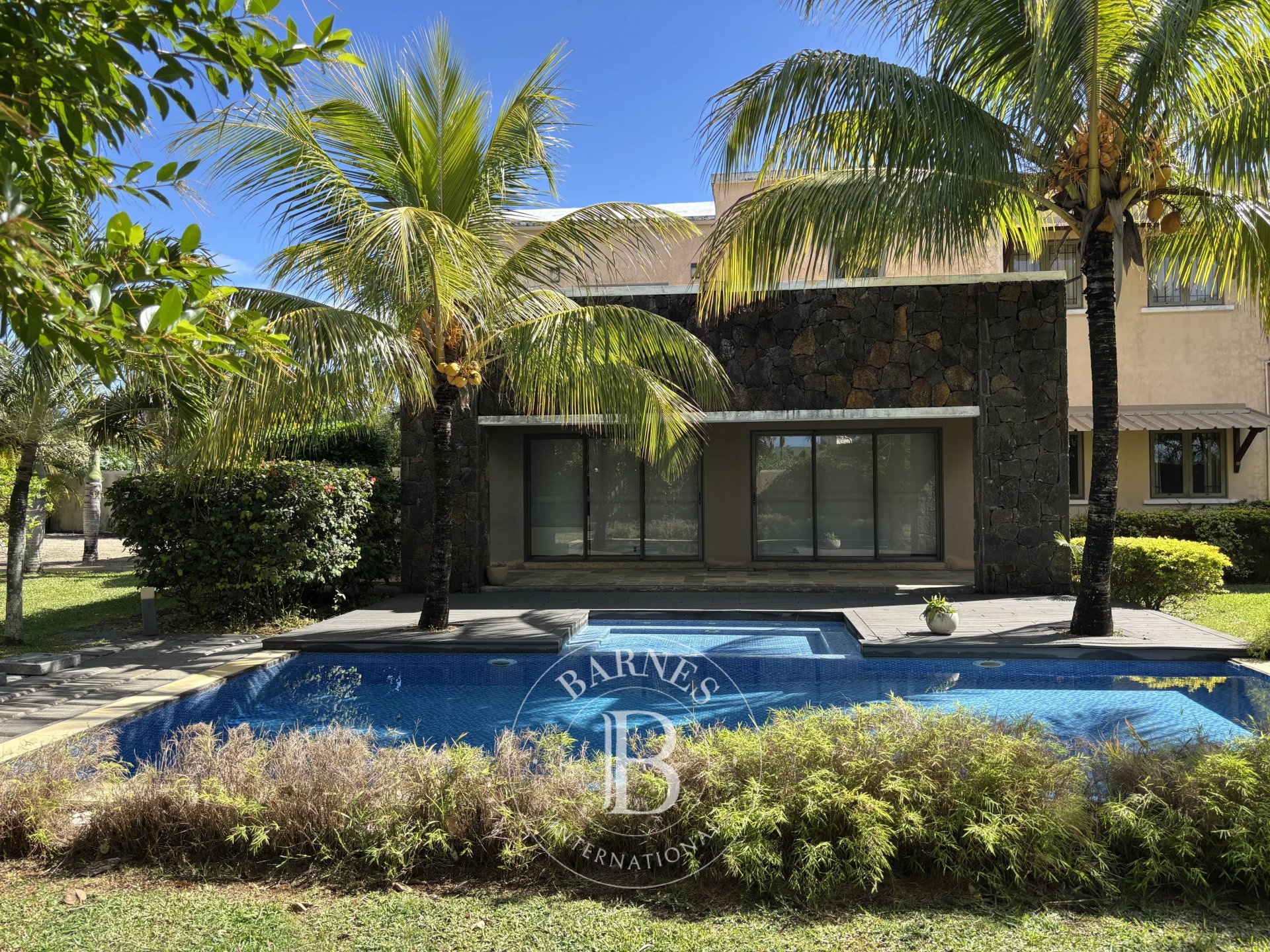 Maison / Villa 14 Chambre(s) en vente à Beau Vallon, sud, île Maurice – LexpressProperty.com | 801175 | Ref01