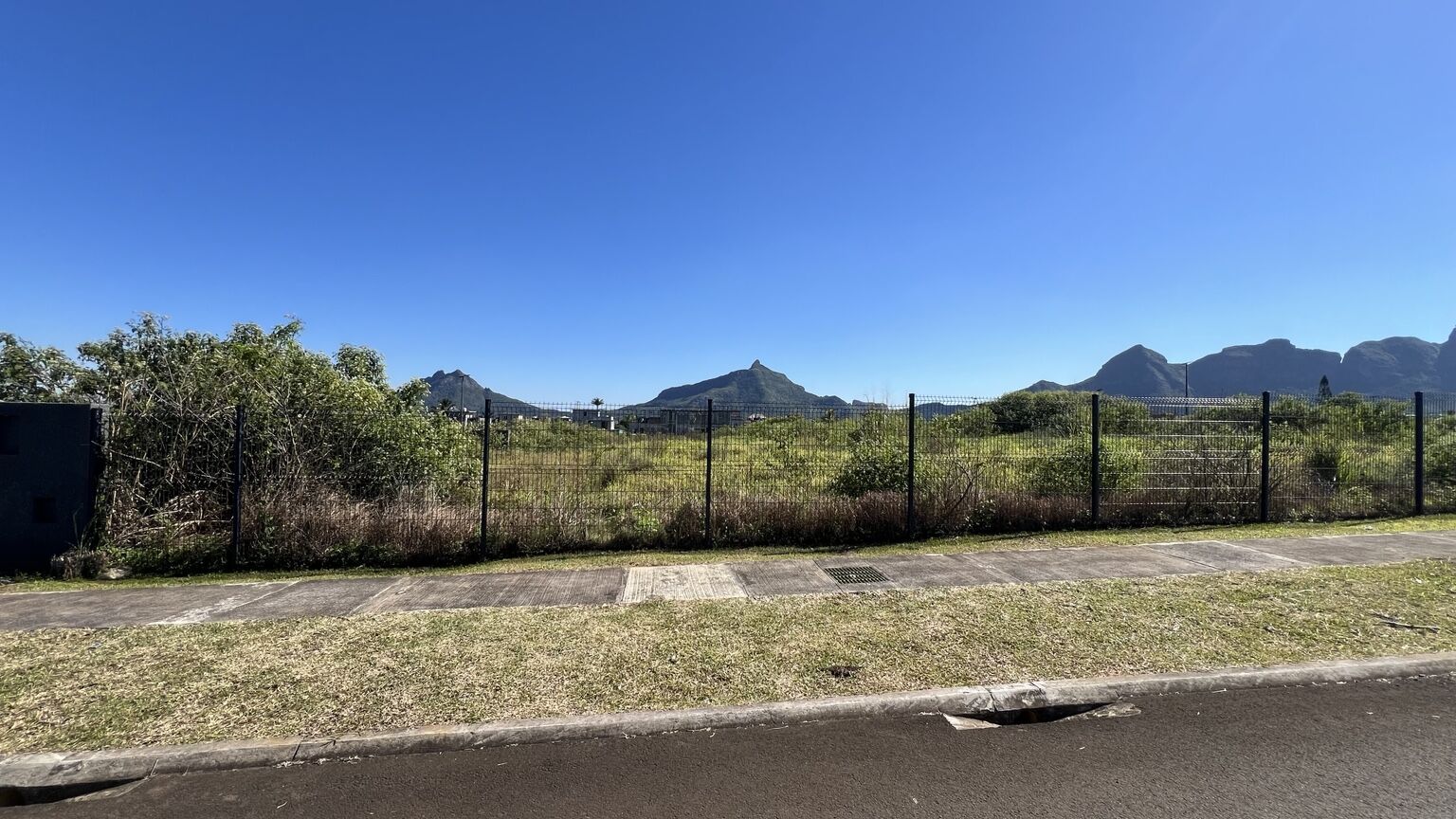 Residential land of 581 m2 for sale in Moka, center, Mauritius – LexpressProperty.com | 809730 | Ref01