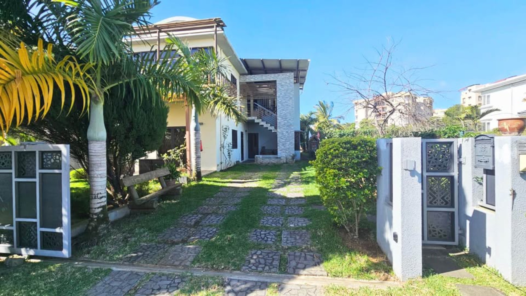 House / Villa of 3 bedrooms for rent in Ebène, center, Mauritius – LexpressProperty.com | 811055 | Ref01