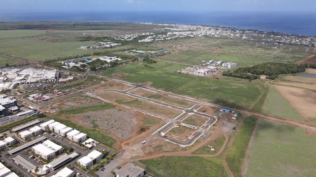 Commercial land of 2336 m2 for sale in Cascavelle, west, Mauritius – LexpressProperty.com | 811137 | Ref01