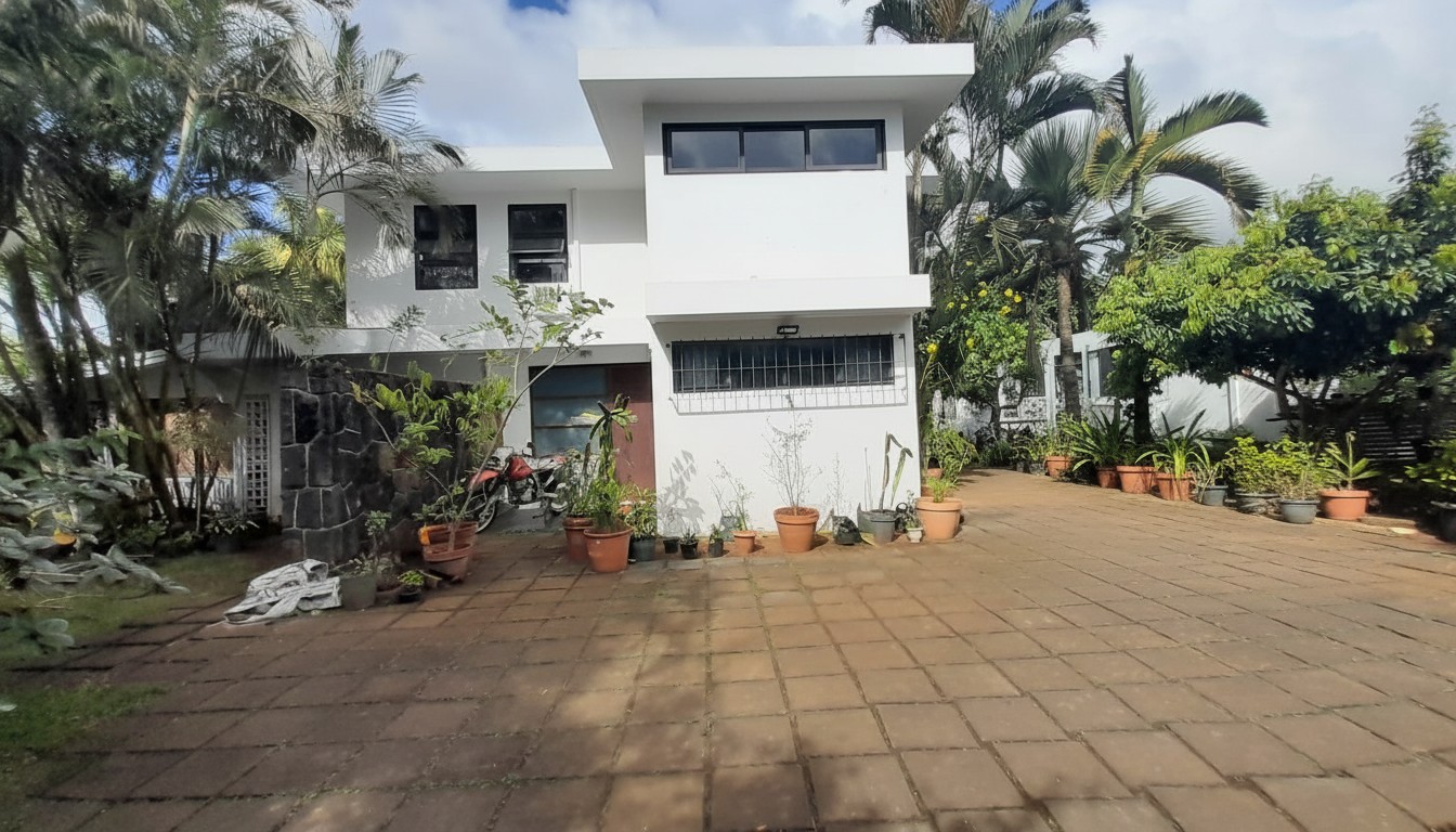 Maison / Villa 4 Chambre(s) en vente à Quatre Bornes, centre, île Maurice – LexpressProperty.com | 801813 | Ref01