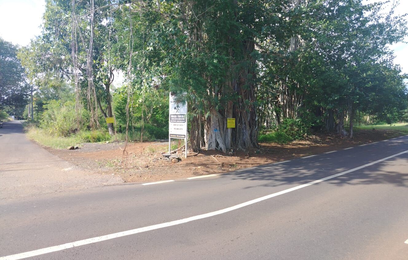Residential land of 1125 m2 for sale in Balaclava, north, Mauritius – LexpressProperty.com | 802552 | Ref01