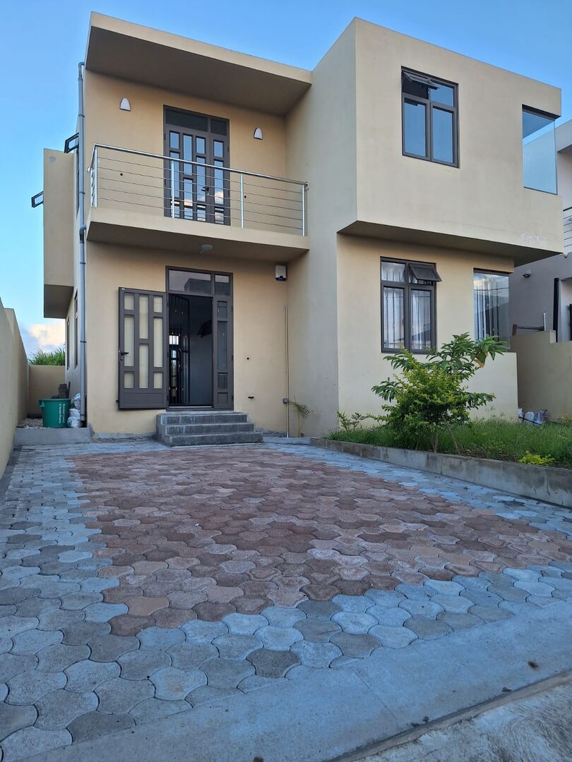 Townhouse / Duplex 4 Chambre(s) en location à La Caverne, centre, île Maurice – LexpressProperty.com | 803830 | Ref01