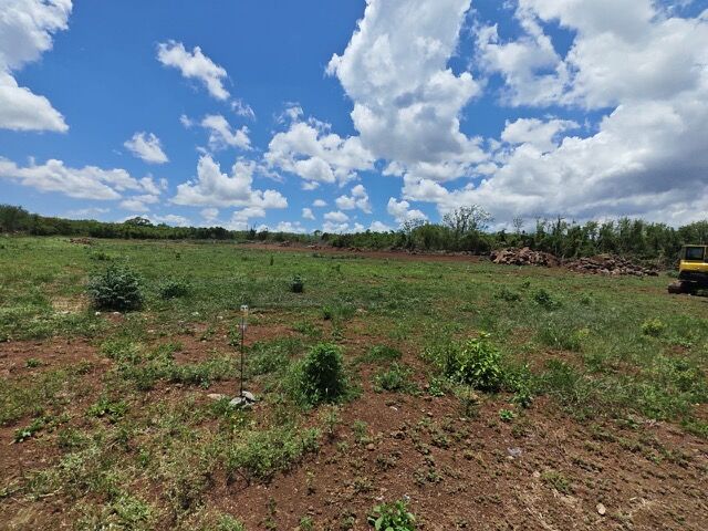 Terrain résidentiel de 8400 m2 en vente à Trou aux Biches, nord, île Maurice – LexpressProperty.com | 817903 | Ref01