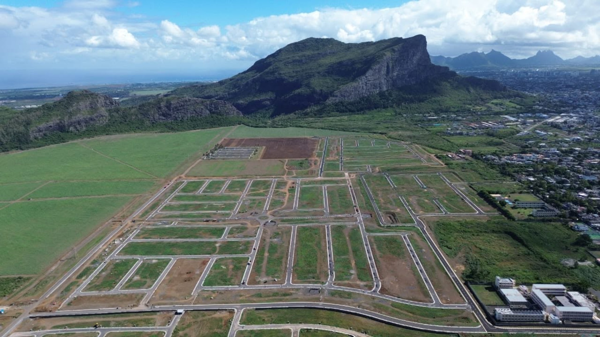 Residential land of 528.08324 toise for sale in Pierrefonds, west, Mauritius – LexpressProperty.com | 819415 | Ref01