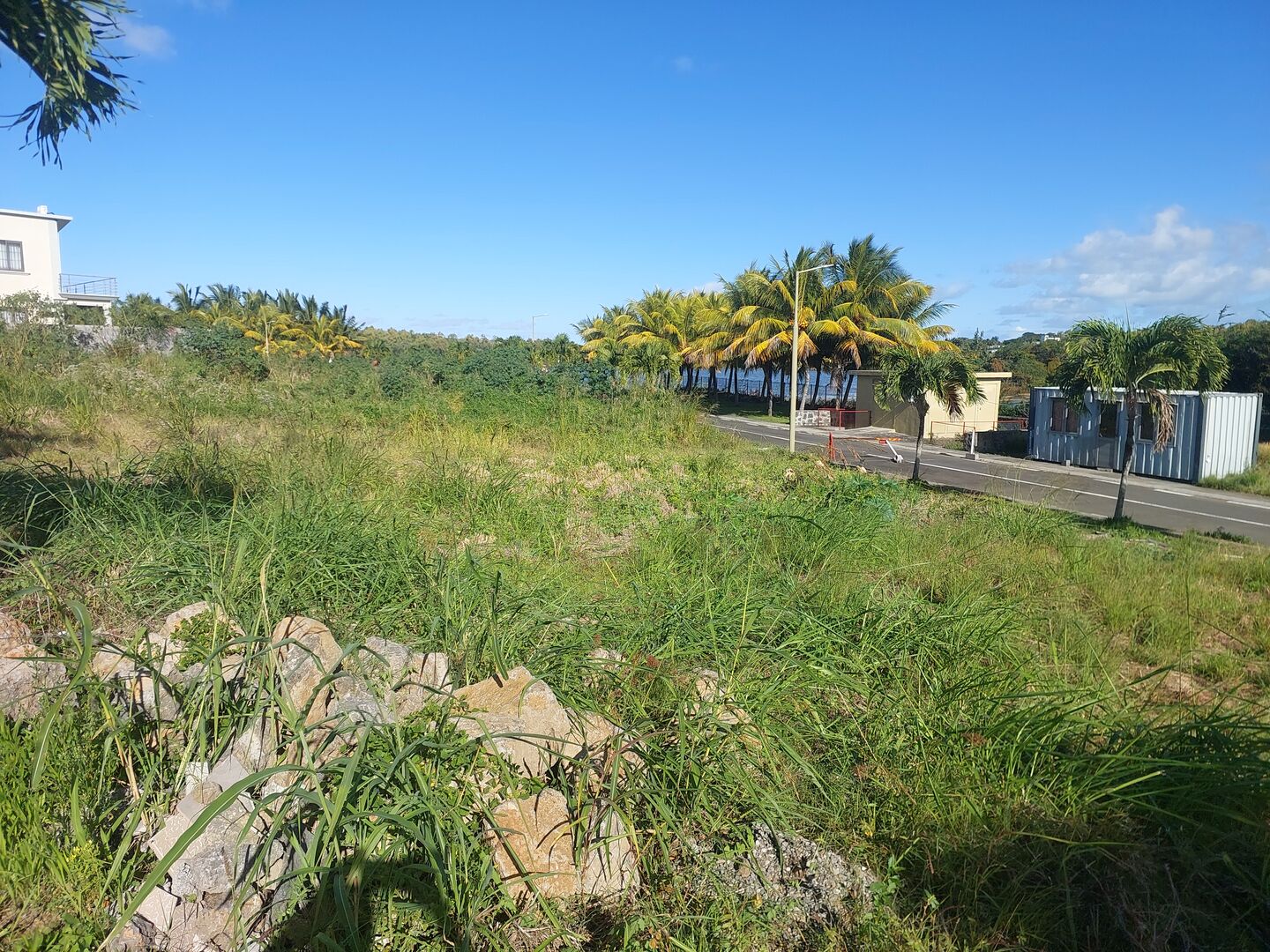 Residential land of 689 m2 for sale in Belle Mare, east, Mauritius – LexpressProperty.com | 820202 | Ref01
